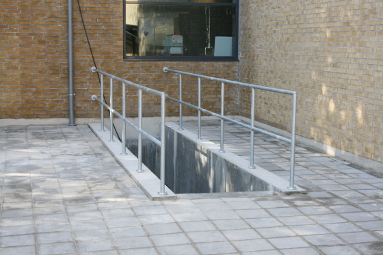 Montering af 2 stk. rkvrker, udendrs 43mm galvaniseret stlrr`s gelnder.