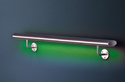 LED Lysdiode-Farve: Grn Led lysdiode-bnd monteret p rustfri gelnderhndliste klar til montering AISI 316 ( ude/inde, udendrs/indendrs, udvendige,indvendige gelndere ) Indbygget lavvolt Diode-LED-lys TrappeGelnder-LED-lys, Sikkerheds-LED-belysning, Indirekte belysning, Lys lige ved hnden ! 