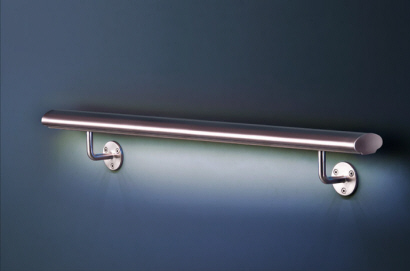 LED Lysdiode-Farve: Softhvid Led lysdiode-bnd monteret p rustfri gelnderhndliste klar til montering AISI 316 ( ude/inde, udendrs/indendrs, udvendige,indvendige gelndere ) Indbygget lavvolt Diode-LED-lys TrappeGelnder-LED-lys, Sikkerheds-LED-belysning, Indirekte belysning, Lys lige ved hnden !
