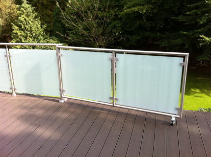 Tag Terrasse Rkvrk i Crosinox Stl + Hvidt Mat-Glas.