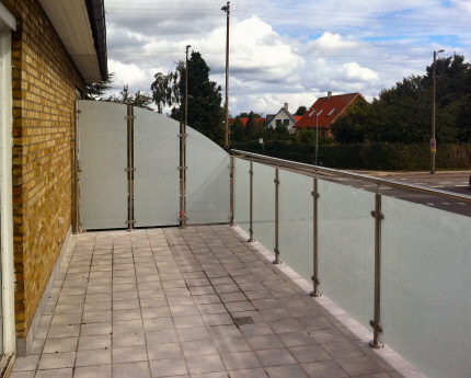 Altan glas,terrasse glas,matteret glas,lamineret glas rækværk ... Terrasse afskærmning