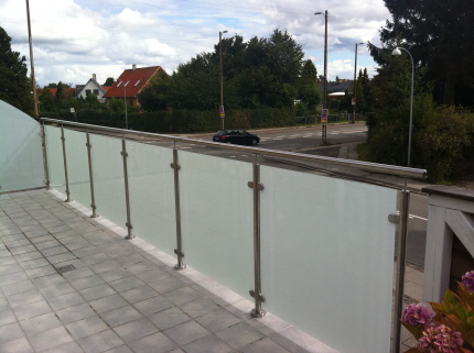 Altan glas,terrasse glas,matteret glas,lamineret glas rækværk ... Terrasse afskærmning