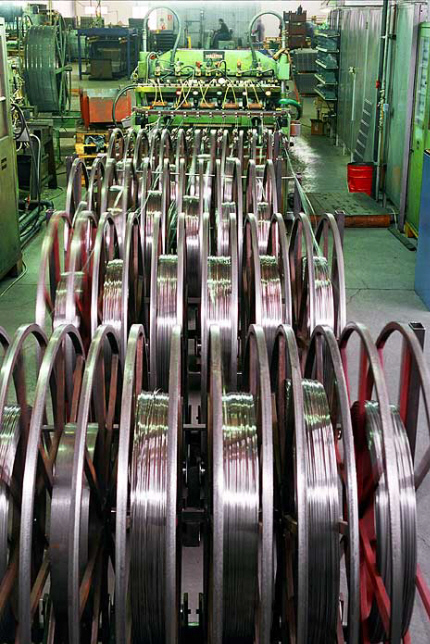 Trdhegn Trdnet Produktion: Svejste trdnet moduler fremstilles p fuldautomatiske svejseanlg og i princippet i endelse hegns baner. 