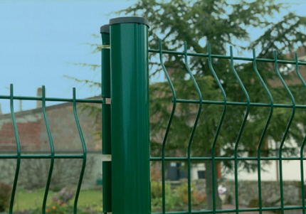 PanelHegn, Design Hegn msi-AXIS-SR: HEGN-Stolper: Leveres med msi-AXOR� hegnsstolper. Hegnsstolper / balustre, fastst�bes i frostfri dybde. Eller hegnsstolper, balustre, leveres med fodplader til fastboltning. Panelhegnet kan pga. special-montering, Ikke demonteres, adskilles fra hegnsstolper, n�r hegnet f�rst er installeret, opsat.