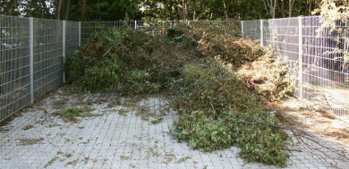 Etablering af aflselig indhegning af grenaffald: Panelhegn Type msi-PH-572. Hegn om affaldsplads til midlertidig opbevaring af grenaffald, haveaffald.