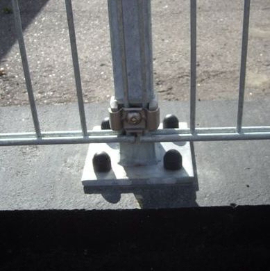 HegnsStolper,St�lstolper,R�rstolper,T-jernsStolper,Firkantr�r-stolper,Billig PRIS,SALG,TILBUD,Hegnsstolpe med fodplade til fastboltning.