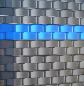 Dette lukkede Panelhegn kan let forsynes med Virksomheds LOGO via de indflettede kunststofbaner ! Lukket logo panelhegn leveres i h�jder: 143, 163, 183, 203 og 243 cm. Panelhegnet leveres som standard i galvaniseret udf�rsel, men kan leveres malet i standard RAL farver. Panelhegn udfyldning af kunststof kan leveres i flere farver. 