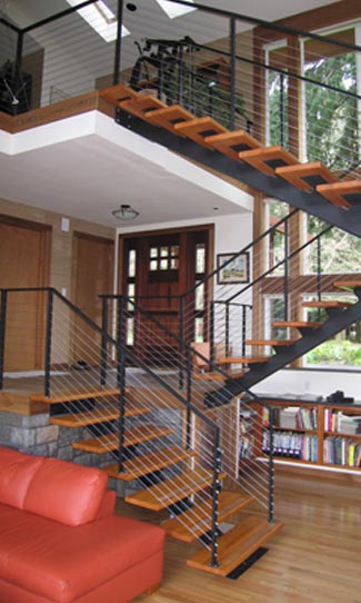 Design-trappe m. tr trappetrin og gelndervrn-medlbere i rustfrit stl.