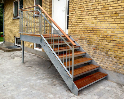 Indgangstrappe: Galvaniseret pris billig udendørs trappe med trappetrin af hårdttræ
