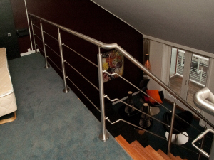 STLTRAPPER: Indendrs ny Trappe Opsadlet: Indendrs LigelbsTrappe, Stltrappe Gelnder, rkvrk, vrn, Crosinox rustfrit stl.