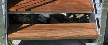 ALTAN-TRAPPETRIN af: Tali A-sortering h�rdttr� terassebr�dder, h�vlet 4 sider munde hj�rner. 
