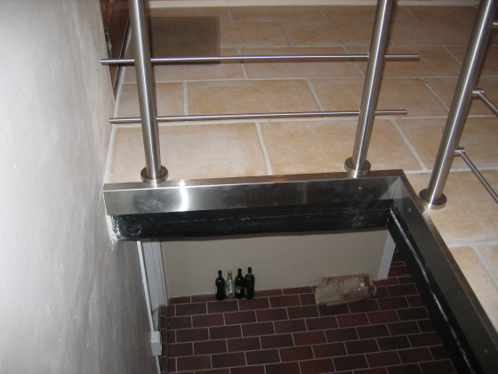 Montering af: Afslutning gulvklinker, etage adskillelse m. rustfri stål-kant
