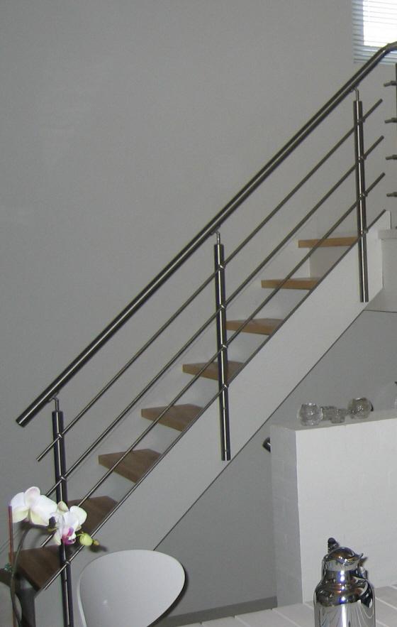 trappegelnder rkvrk: Ballustre,hndliste i rustfrit stl,Vrn af rustfri stl stnger.
