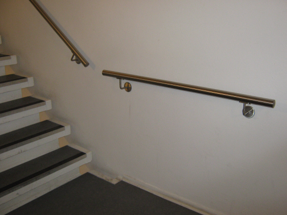 Trappegel�nder, r�kv�rk: H�ndliste i rustfrit st�l.