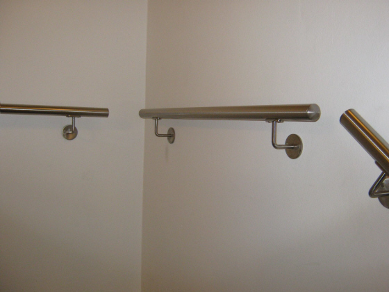 Trappegel�nder, r�kv�rk: H�ndliste i rustfrit st�l.