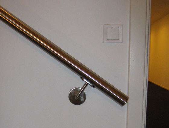 Trappegel�nder, r�kv�rk: H�ndliste i rustfrit st�l.