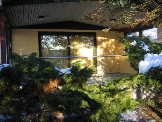 Rustfristl gelnder, rkvrk: Hndlister i rustfrit stl.Vrn i sikkerhedsglas.