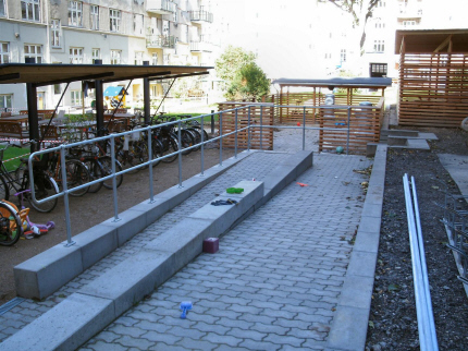 Park-Gelnder er frdige balustre med gennemfringer i kuglefacon, hvori hndliste-rr og knliste-rr fastgres. Til Park-Gelnder hrer 3 standard Park-Gelnder balustre, Septre: enkelt kugle, - dobbelt kugle eller 3 kugler. De tre typer Park-Gelnder balustre, Septre, fs ogs skrtstillet til f.eks. trappelb. 