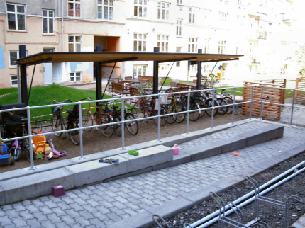 Park-Gelnder er frdige balustre med gennemfringer i kuglefacon, hvori hndliste-rr og knliste-rr fastgres. Park-Gelnder rrene samles og fastholdes i kuglen. Park-Gelnder materiale: galvaniseret stl, rustfrit stl og aluminium 