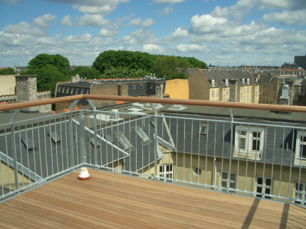 Tagterrasse, IPE terrassebrdder, galvaniseret rkvrk m. IPE hrdttr tr-hndliste.